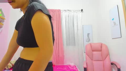 Snapshot of scarletliz chatting on 02/17/25, 11:55 Scarletliz online show from 02/17/25, 11:55