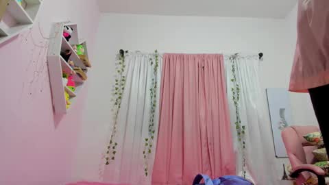 Snapshot of scarletliz chatting on 03/04/25, 12:01 Scarletliz online show from 03/04/25, 12:01