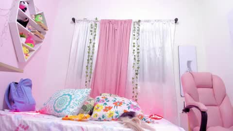 Snapshot of scarletliz chatting on 03/11/25, 12:17 Scarletliz online show from 03/11/25, 12:17