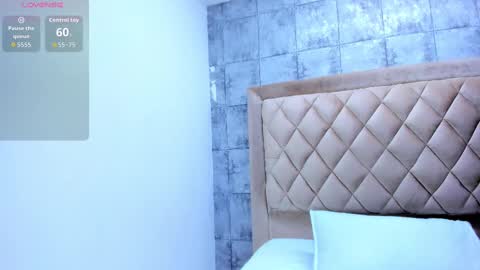 Snapshot of scarletmoon1_ chatting on 10/14/25, 09:48 Scarlet online show from 10/14/25, 09:48