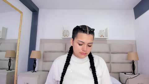 Snapshot of scarletmoon1_ chatting on 10/18/25, 11:55 Scarlet online show from 10/18/25, 11:55