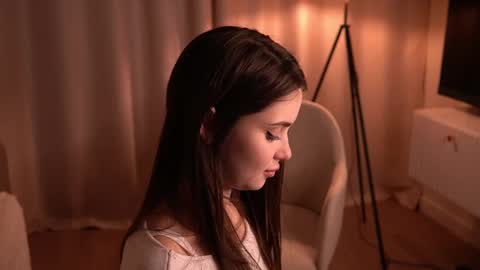 Snapshot of scarletmore chatting on 12/13/24, 10:34 Scarlet online show from 12/13/24, 10:34