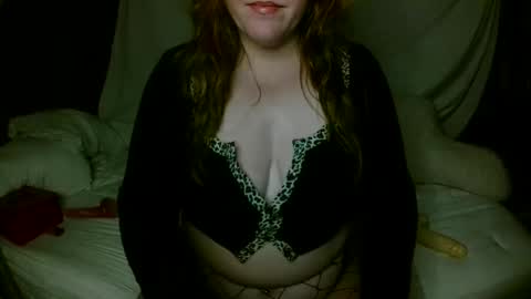 Snapshot of scarletsiren1996 chatting on 03/23/26, 01:42 BabyEmber online show from 03/23/26, 01:42