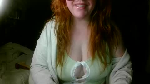 Snapshot of scarletsiren1996 chatting on 04/21/26, 02:48 BabyEmber online show from 04/21/26, 02:48