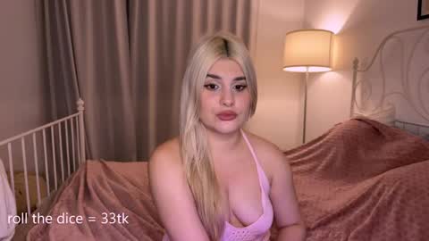 scarletsirens_ online show from 03/18/26, 06:44