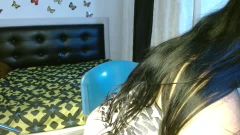 Snapshot of scarlett__blue chatting on 01/13/25, 04:50 scarlet online show from 01/13/25, 04:50