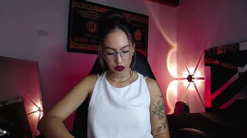 Snapshot of scarlett_buttock chatting on 09/24/25, 02:31 Scarlett online show from 09/24/25, 02:31