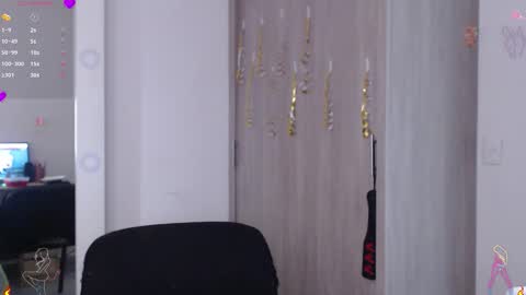 Snapshot of scarlett_diamond chatting on 11/28/25, 09:39 Scarlett Thumb up please help me 100 its important online show from 11/28/25, 09:39