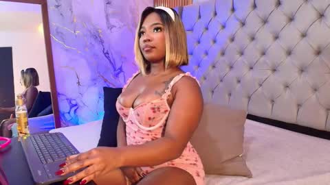 Snapshot of scarlett_diaz17 chatting on 02/14/26, 04:42 Mariana online show from 02/14/26, 04:42