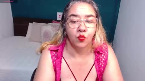 Snapshot of scarlett_duboi1 chatting on 02/25/25, 01:30 Scarlett online show from 02/25/25, 01:30