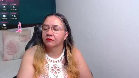 Snapshot of scarlett_duboi1 chatting on 10/19/25, 02:12 Scarlett online show from 10/19/25, 02:12
