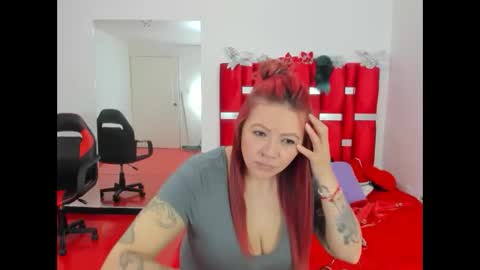scarlett_red_11 online show from 05/14/26, 04:25