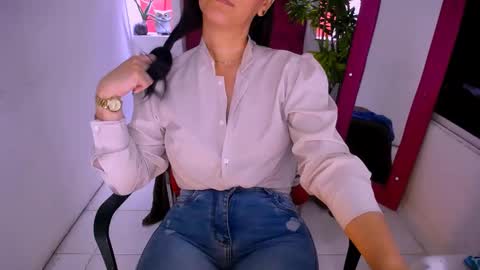 Snapshot of scarlett_sex2 chatting on 12/19/25, 01:40 scarlet online show from 12/19/25, 01:40