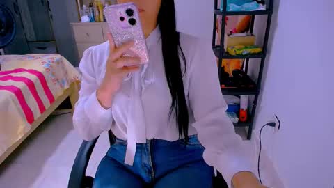 Snapshot of scarlett_sex2 chatting on 05/01/26, 01:32 scarlet online show from 05/01/26, 01:32
