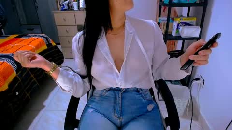 Snapshot of scarlett_sex2 chatting on 05/11/26, 06:05 scarlet online show from 05/11/26, 06:05