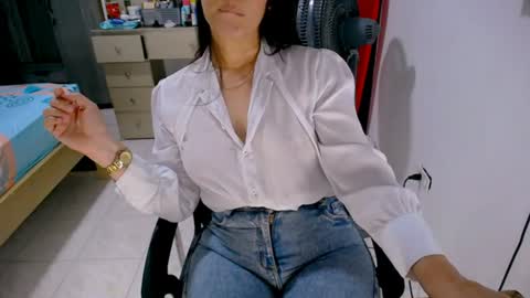 Snapshot of scarlett_sex2 chatting on 06/27/26, 04:23 scarlet online show from 06/27/26, 04:23