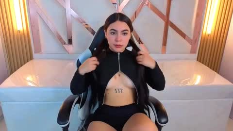 Scarlett online show from 09/23/25, 01:47