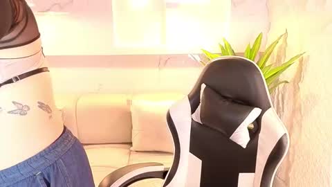 Scarlett online show from 12/16/25, 01:27