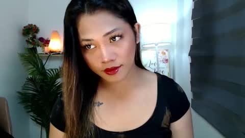 Snapshot of scarlett_sofia69 chatting on 11/21/25, 10:36 online show from 11/21/25, 10:36
