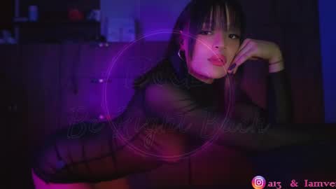 Snapshot of scarlett_v3la chatting on 02/18/25, 04:15 Scarlett online show from 02/18/25, 04:15