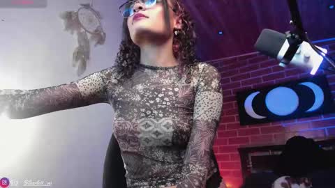 Snapshot of scarlett_v3la chatting on 10/18/25, 02:03 Scarlett online show from 10/18/25, 02:03