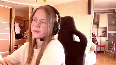 Snapshot of scarletta_ chatting on 03/25/26, 08:20 scarletta_ online show from 03/25/26, 08:20