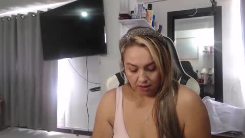 Snapshot of scarlettbellee chatting on 04/23/26, 03:25 Scarlett online show from 04/23/26, 03:25
