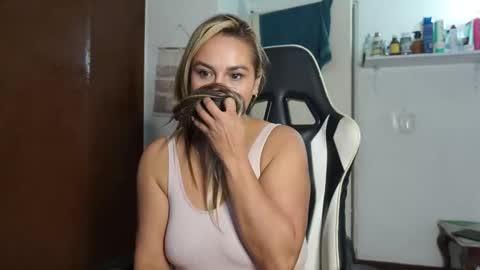 Snapshot of scarlettbellee chatting on 04/29/26, 05:30 Scarlett online show from 04/29/26, 05:30
