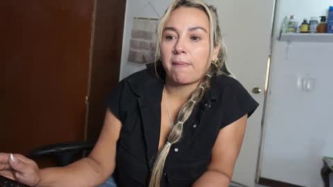 Snapshot of scarlettbellee chatting on 04/30/26, 03:40 Scarlett online show from 04/30/26, 03:40