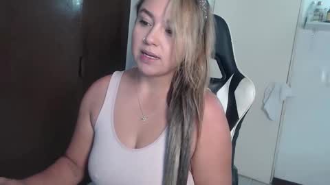 Snapshot of scarlettbellee chatting on 05/04/26, 04:14 Scarlett online show from 05/04/26, 04:14