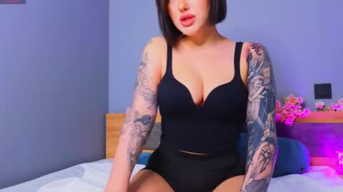 Snapshot of scarlettbestgirl chatting on 05/13/26, 04:15 Scarlett online show from 05/13/26, 04:15