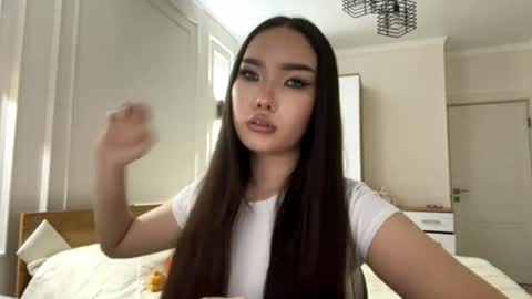 scarlettleszczynski online show from 04/09/26, 12:43