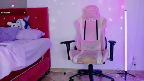 chloe online show from 11/19/25, 05:29