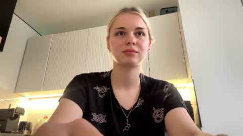Snapshot of scarlettsencabaugh chatting on 07/07/26, 02:21 Scarlett online show from 07/07/26, 02:21