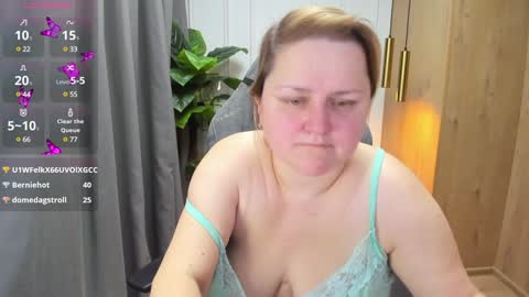 Snapshot of scarlettsoft chatting on 01/28/25, 08:47 Scarlett online show from 01/28/25, 08:47