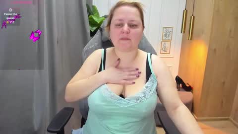 Snapshot of scarlettsoft chatting on 03/11/25, 06:10 Scarlett online show from 03/11/25, 06:10