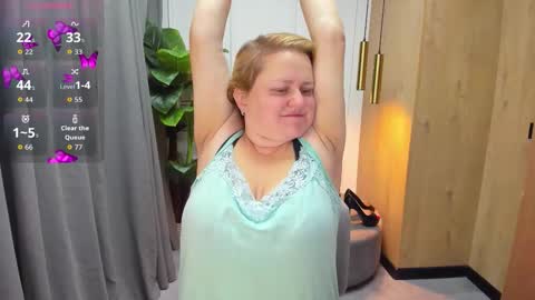 Snapshot of scarlettsoft chatting on 10/10/25, 05:28 Scarlett online show from 10/10/25, 05:28