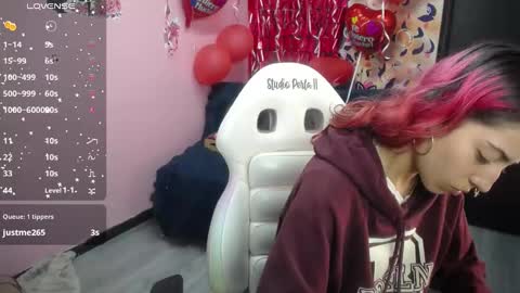 Snapshot of scarllett_bdsm chatting on 02/26/25, 08:04 Scarllett online show from 02/26/25, 08:04