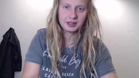 Snapshot of scartit chatting on 04/21/26, 02:15 ScarTit Bernhard online show from 04/21/26, 02:15