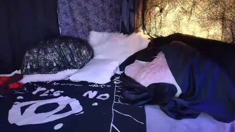 Snapshot of scary_sarah chatting on 01/30/25, 09:47 Sarah Bones online show from 01/30/25, 09:47