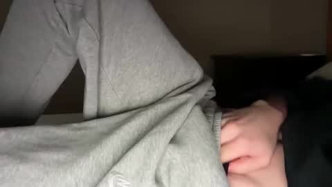 Snapshot of scb894682 chatting on 03/20/26, 05:18 Skinny College Boy online show from 03/20/26, 05:18