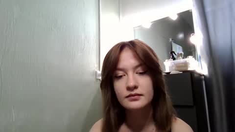 Snapshot of scented_elsa chatting on 11/10/25, 11:42 Elsa online show from 11/10/25, 11:42