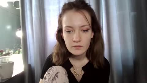 Snapshot of scented_elsa chatting on 11/24/25, 10:37 Elsa online show from 11/24/25, 10:37