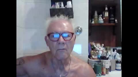 Snapshot of schizzodoro chatting on 09/20/25, 04:02 schizzodoro online show from 09/20/25, 04:02