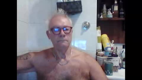 Snapshot of schizzodoro chatting on 09/29/25, 04:39 schizzodoro online show from 09/29/25, 04:39
