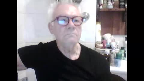 Snapshot of schizzodoro chatting on 10/15/25, 02:55 schizzodoro online show from 10/15/25, 02:55
