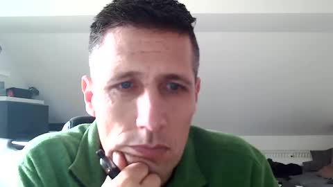 Snapshot of schnuckigeil chatting on 02/21/25, 11:22 Dildomen online show from 02/21/25, 11:22