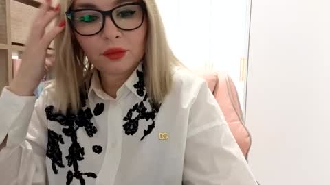 Snapshot of schoolteach chatting on 11/12/25, 10:09 cindy desire online show from 11/12/25, 10:09