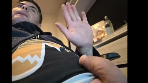 schosch01 online show from 12/16/24, 09:09