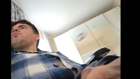 schosch01 online show from 02/07/25, 01:53